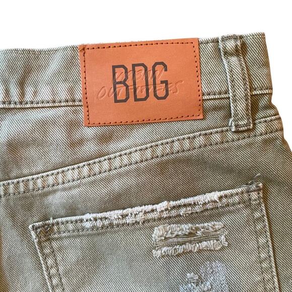 Urban Outfitters BDG Dropped Waist Destroy Denim Shorts Size 27 NWT 741N - Picture 7 of 11